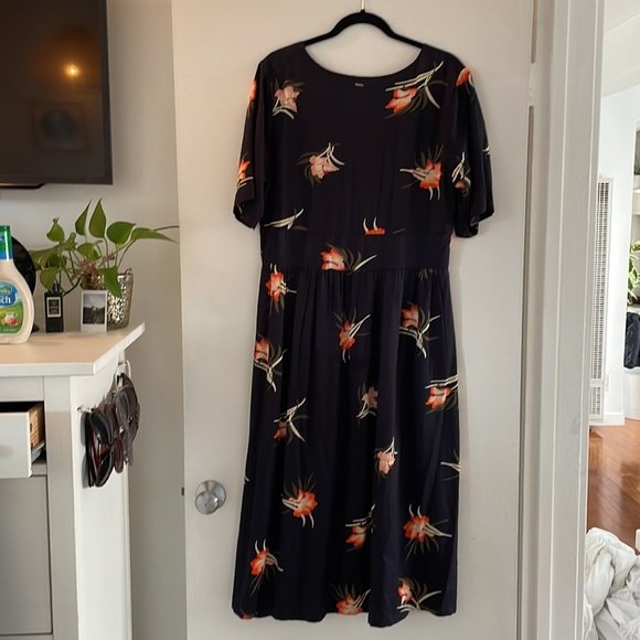 RVCA SIZE XL DRESS SHIRT SLEEVE - Picture 3 of 3